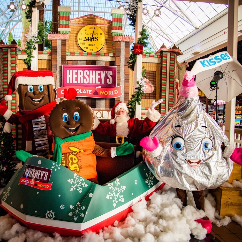 Santa and HERSHEY'S Characters